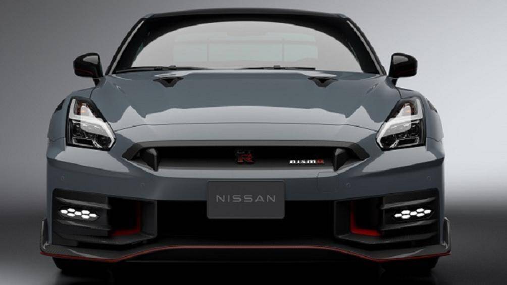 Về ngoại hình, đèn sương mù LED họa tiết hình tổ ong là điểm nhấn độc đáo ở phía đầu xe