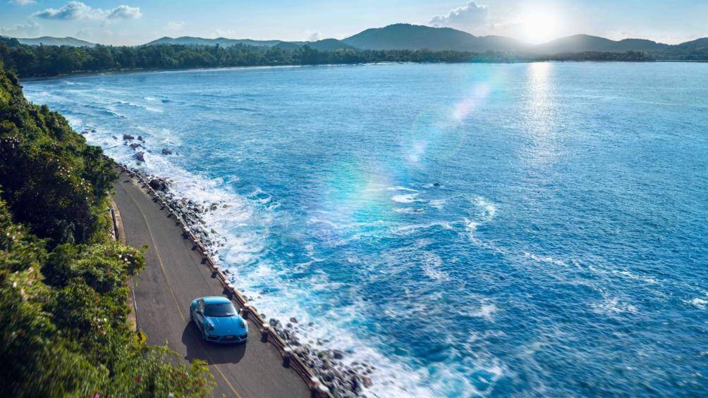 Xe có khả năng tăng tốc từ 0 lên 100 km/h chỉ trong 3,4 giây, trước khi đạt tốc độ tối đa 312 km/h