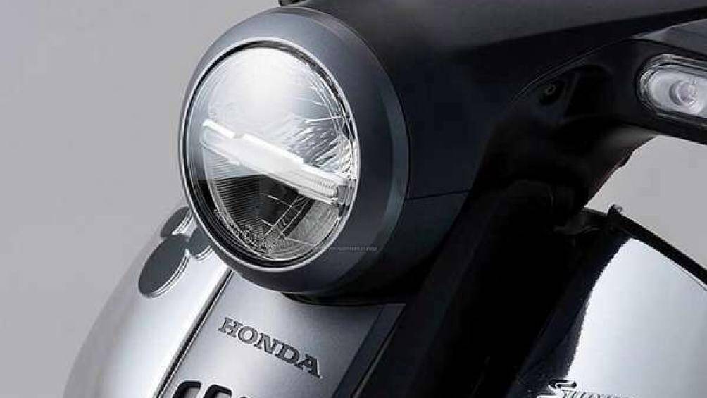 Hiện Honda Super Cub C125 cũng được phân phối chính hãng tại Việt Nam với giá bán từ 80 - 85 triệu đồng tùy đại lý