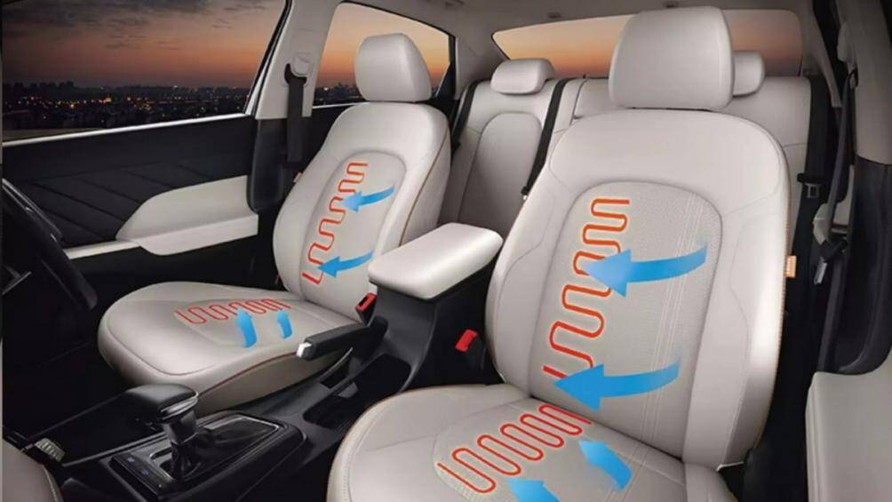 Phanh tay điện tử cũng được trang bị trên phiên bản cao cấp thay vì phanh tay cơ