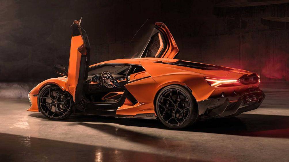 Theo Lamborghini, mỗi chữ Y trong thiết kế của xe được lấy cảm hứng từ các thành phần hàng không vũ trụ và máy bay phản lực