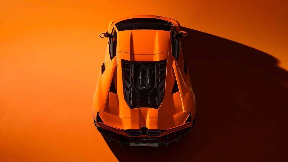 So với Aventador Ultimae, Lamborghini cho biết Revuelto đạt hiệu quả khí động học hơn 61% và tạo ra lực nén không khí nhiều hơn 66%