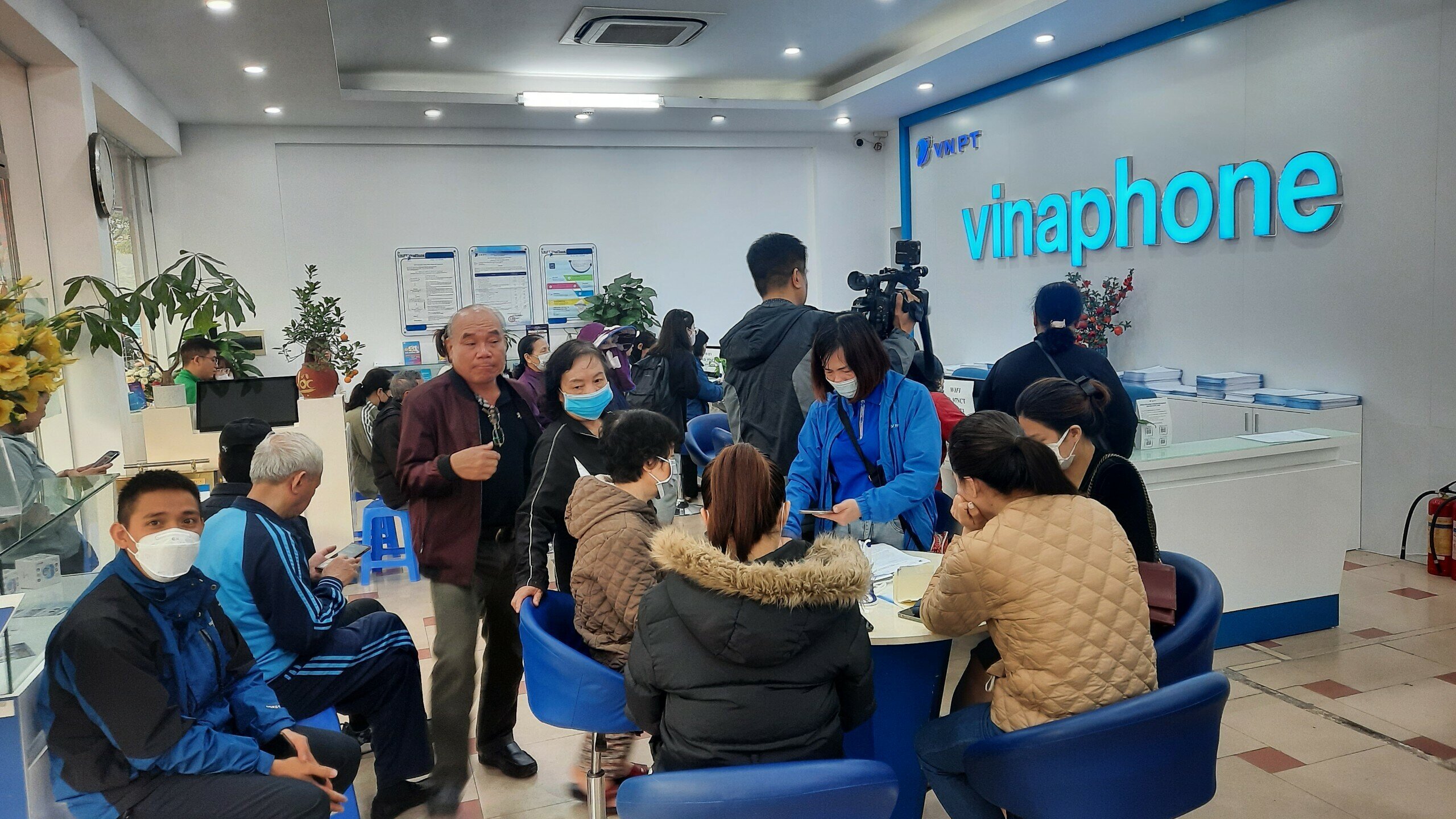 Liên quan đến vấn đề này, Thứ trưởng Bộ Thông tin và truyền thông Phạm Đức Long khẳng định, thời điểm ngày 31/3 là hạn cuối cùng để khách hàng thực hiện chuẩn hóa thông tin, nếu sau thời điểm này khách hàng chưa chuẩn hóa sẽ bị khóa thuê bao.