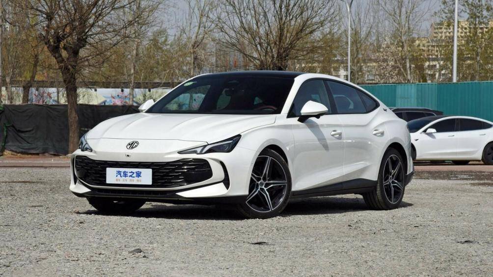 Là chiếc coupe đầu tiên của MG Black Label, MG7 2023 mới có thiết kế ngoại thất rất giống siêu xe thể thao với đường gân mạnh mẽ