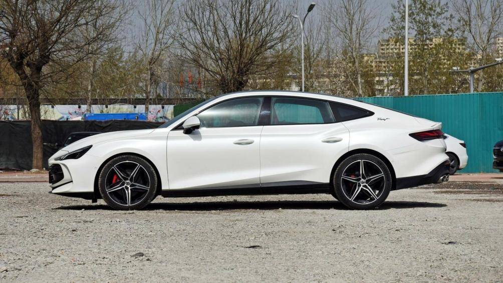 MG7 2023 có kích thước chi tiết dài x rộng x cao lần lượt là 4.884 x 1.889 x 1.447mm và chiều dài cơ sở là 2.778mm