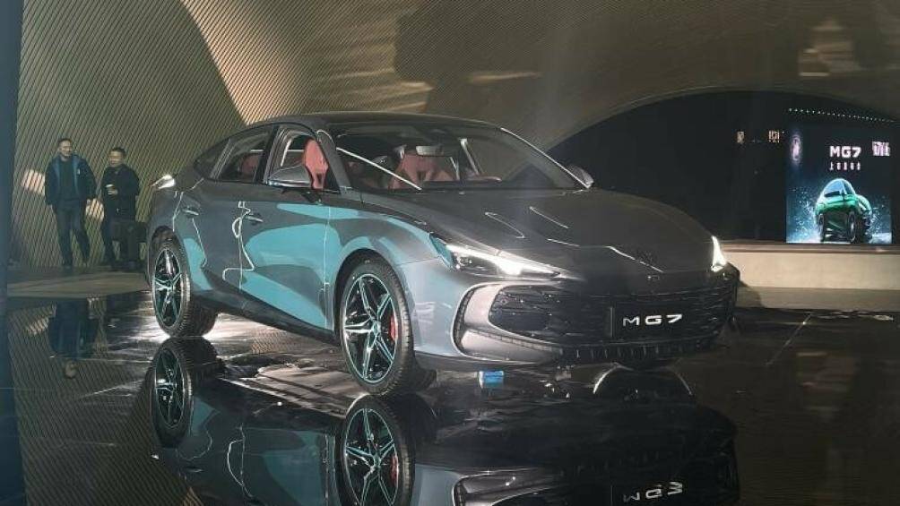 MG7 mới cung cấp ba tùy chọn màu nội thất là xanh malachit, xanh đen và đỏ đô