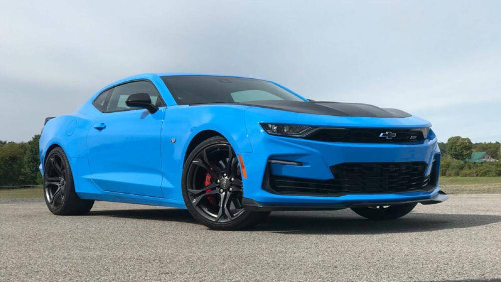 1. Chevrolet Camaro 2023 (giá khởi điểm: 27.795 USD)