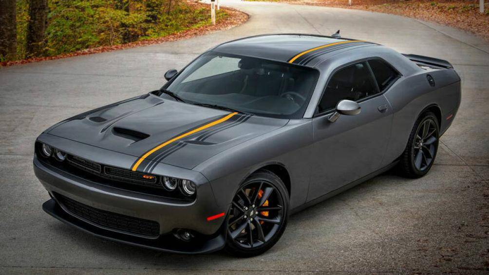 6. Dodge Challenger 2023 (giá khởi điểm: 32.140 USD)