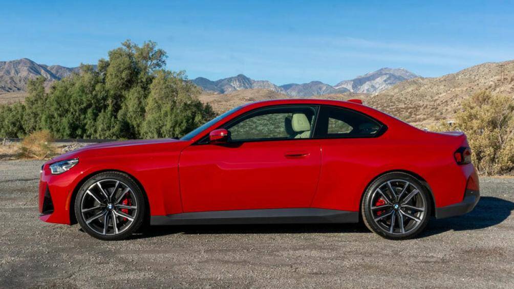 7. BMW 230i 2023 (giá khởi điểm: 39.195 USD)