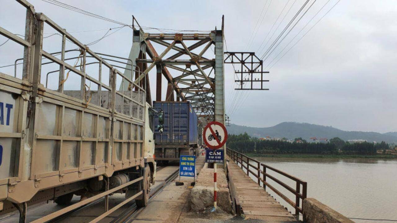 Bộ GTVT phản hồi đề xuất nâng cấp cầu đường sắt Cẩm Lý