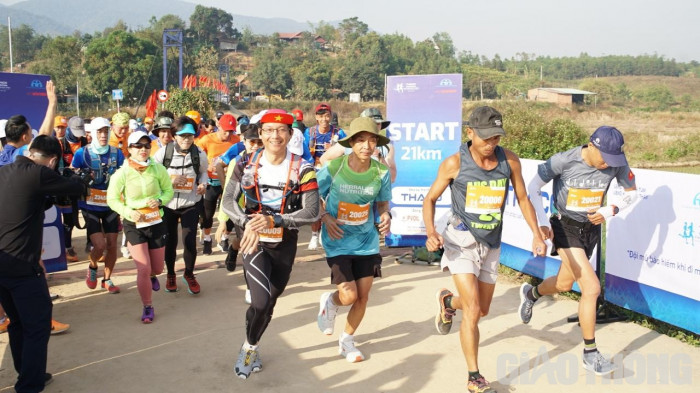 Những hình ảnh đẹp trên đường đua THACO Marathon vì ATGT 2023 - Sa Thầy- Ảnh 5.