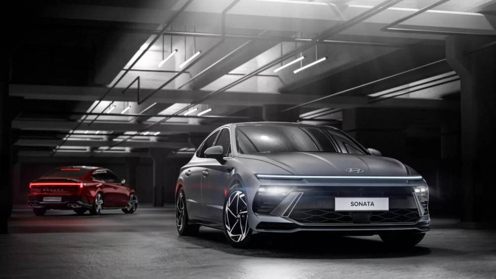 Hyundai vừa tung ra những hình ảnh chi tiết về mẫu xe Sonata 2024 với nhiều cải tiến về thiết kế và công nghệ