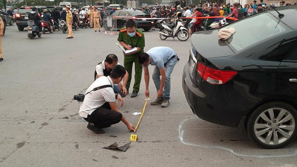 Lực lượng công an đã tiến hành phong tỏa hiện trường để phục vụ công tác khám nghiệm.