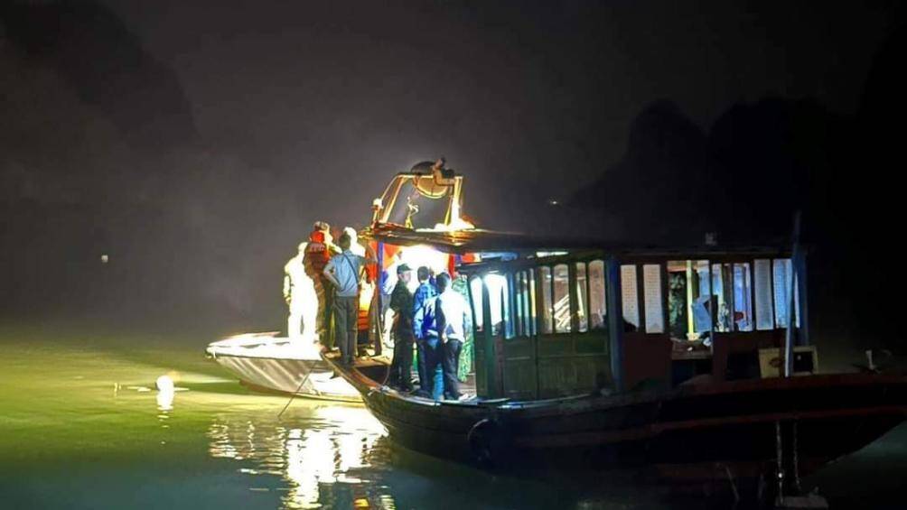Sau đó, khoảng 9h45 ngày 6/4, lực lượng chức năng tiếp tục tìm kiếm được 1 thi thể khác, là nam giới. Như vậy, đã tìm kiếm được 4/5 người gặp nạn