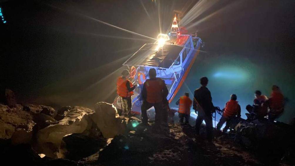 Được biết, các lực lượng chức năng cùng phương tiện sẽ tiếp tục tìm kiếm xung quanh vị trí máy bay gặp nạn và vị trí đã tìm thấy thi thể các nạn nhân