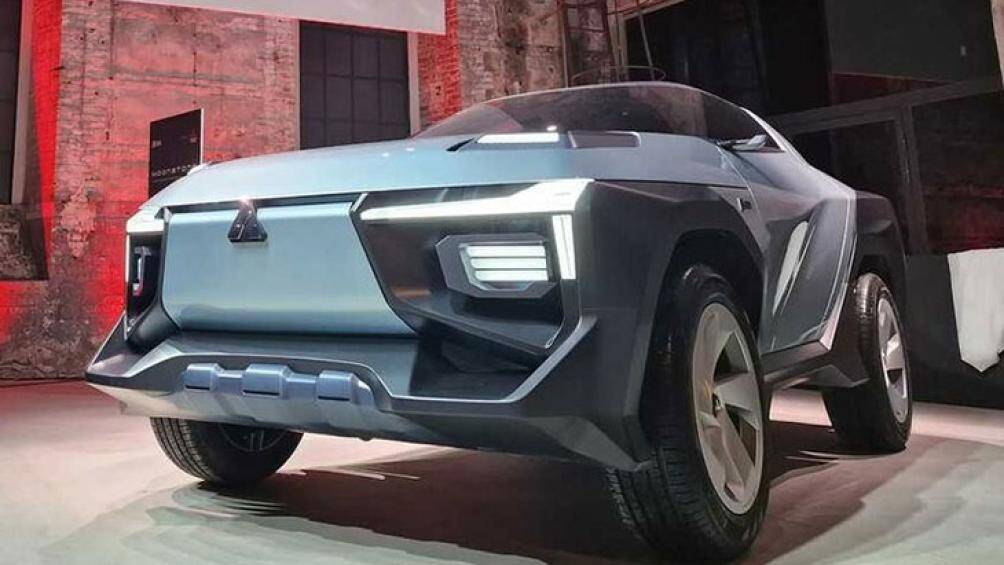 Tương tự Mitsubishi XFC concept, Moonstone lắp camera thay cho kính chiếu hậu