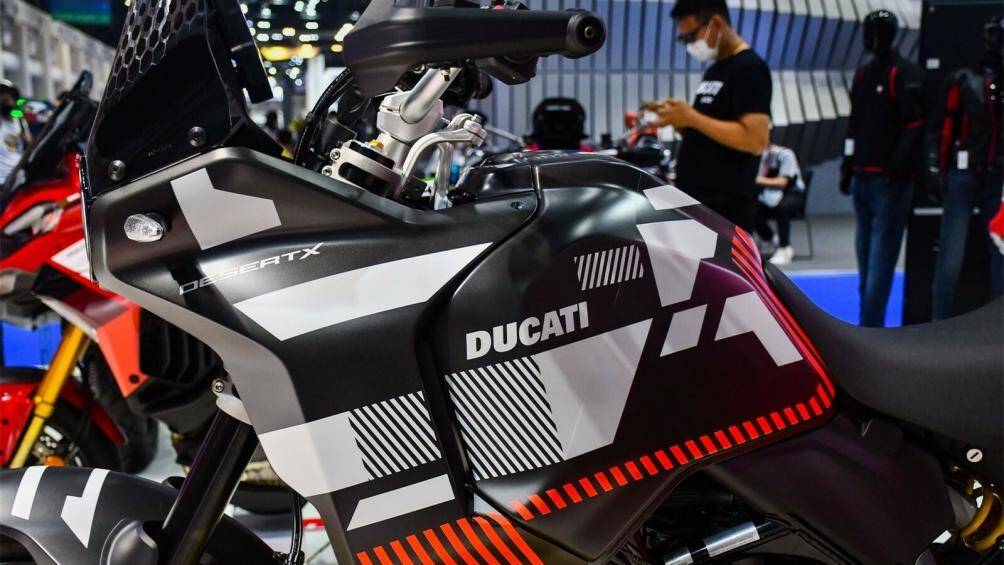 Cung cấp sức mạnh cho xe vẫn là động cơ Testastretta dung tích 937 cc, sản sinh công suất 110 mã lực và mô-men xoắn 92 Nm