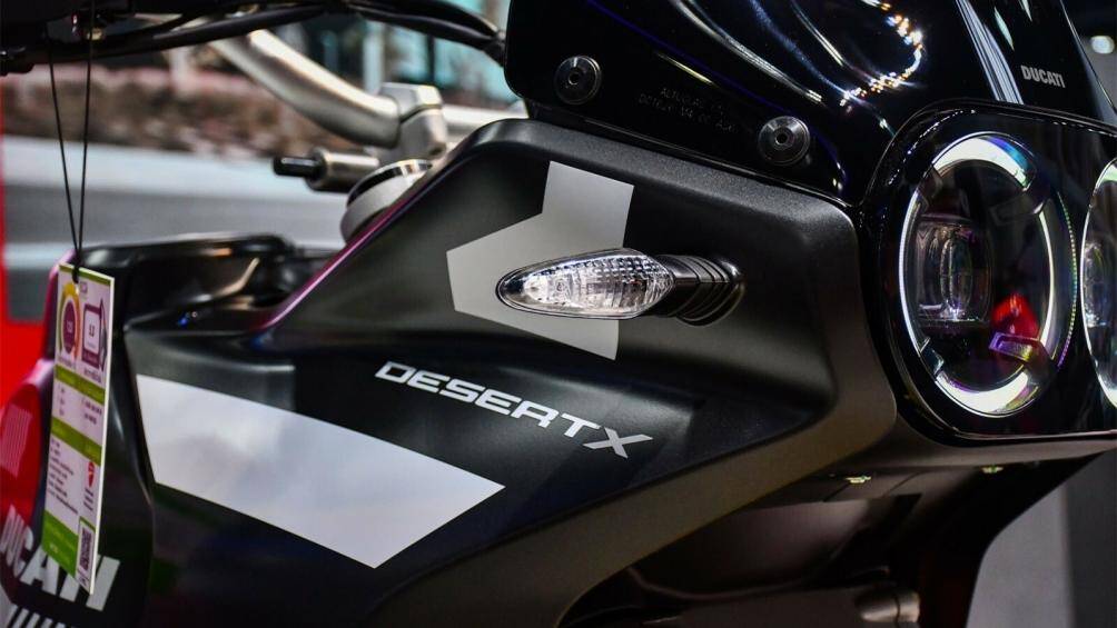 Tại thị trường Việt Nam, Ducati DesertX 2022 đang được phân phối với giá 598 triệu đồng. Nếu DesertX RR22 về Việt Nam thì giá có thể tăng thêm đôi chút