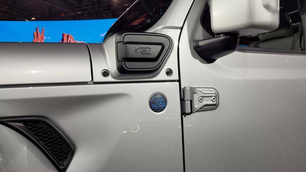 Động cơ Pentastar V6 3.6 lít bền bỉ vẫn giữ nguyên công suất 285 mã lực (212 kW) và mô-men xoắn 352 Nm