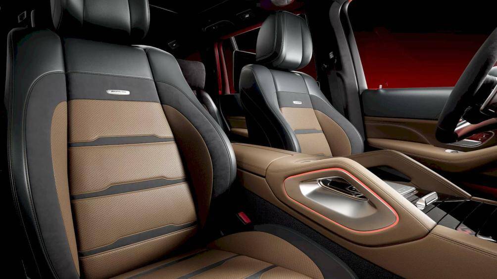 GLS 350d 4MATIC và GLS 450d 4MATIC với thông số lần lượt 269 mã lực, mô-men xoắn cực đại 650 Nm và 367 mã lực, mô-men xoắn cực đại 750 Nm