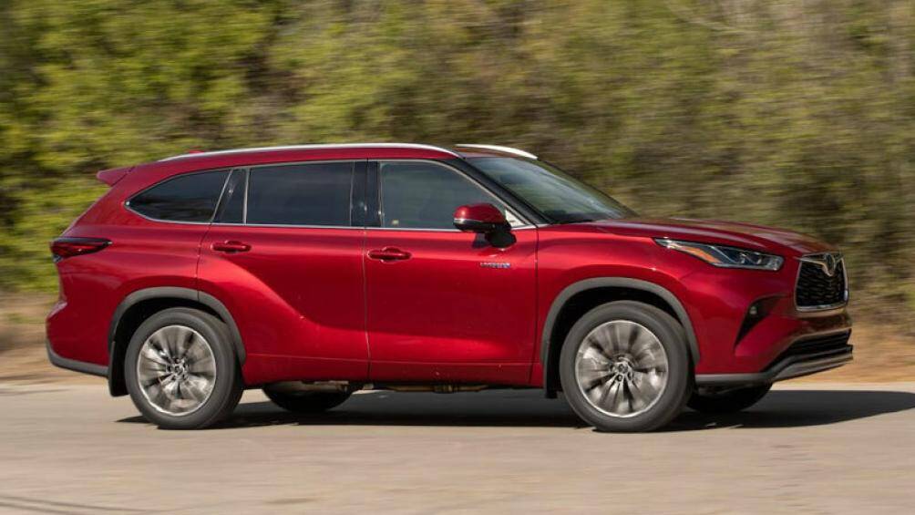6. Toyota Highlander Hybrid 2023