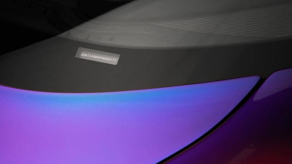 Tại thời điểm đặt hàng, chỉ riêng tùy chọn màu sơn này có giá khoảng hơn 73.100 USD (gần 2 tỷ đồng)