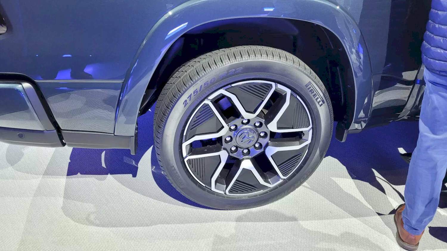 Các thiết lập Off-Road sẽ nâng cao khoảng sáng gầm để đi địa hình khó. Ram cũng cho biết xe có khả năng lội nước sâu 610 mm