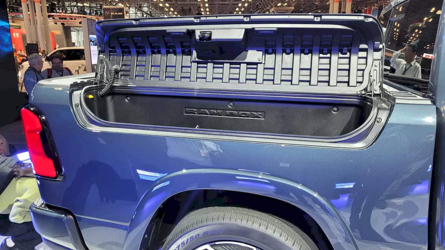 Nhờ khối động cơ có tổng công suất 654 mã lực (448 kW) và mô-men xoắn cực đại 840 Nm giúp xe tăng tốc 0 - 100 km/h trong vòng 4,4 giây