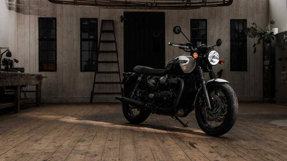 Triumph vừa trình làng mẫu xe Bonneville T120 Black DGR Edition với số lượng giới hạn 250 chiếc trên toàn cầu