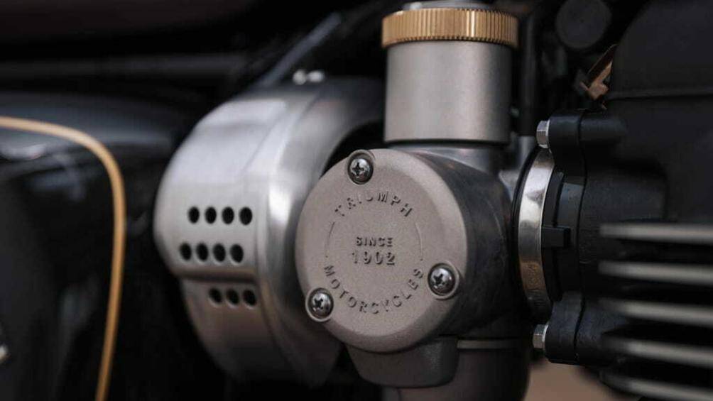 Mỗi chiếc xe bán ra thị trường đi kèm với một chứng chỉ được đánh số có chữ kí của người sáng lập DRG Mark Hawwa