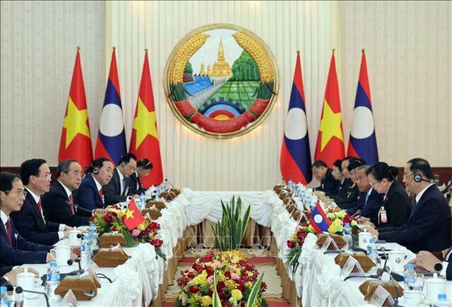 Trước đó, cùng ngày, trong khuôn khổ chuyến thăm chính thức Lào, Chủ tịch nước Võ Văn Thưởng đã hội kiến thủ tướng Lào. . Hai bên cũng đánh giá cao việc nhiều dự án hợp tác tiêu biểu đã hoàn thành, đi vào bàn giao và nhất trí cần tiếp tục thúc đẩy một số dự án trọng điểm khác. Hai bên phấn đấu tạo môi trường thuận lợi, minh bạch cho hợp tác đầu tư; đẩy mạnh hợp tác giáo dục-đào tạo, hợp tác khoa học, đổi mới sáng tạo, thúc đẩy hợp tác về chuyển đổi số giữa các cơ quan quản lý Nhà nước và giữa các doanh nghiệp trong lĩnh vực này. Tăng cường hợp tác giữa các địa phương, nhất là các địa phương tại biên giới.