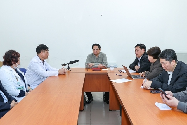 Thủ tướng giao Bộ Y tế khẩn trương hướng dẫn, trong quý II/2023 phải ban hành thông tư để triển khai việc tính đúng, tính đủ giá dịch vụ y tế.
Bộ Y tế, Bộ Kế hoạch và đầu tư, Bộ Tài chính tiếp tục hoàn thiện cơ chế hợp tác công tư trong lĩnh vực y tế trên tinh thần hài hòa lợi ích, chia sẻ rủi ro giữa Nhà nước, người dân và doanh nghiệp.