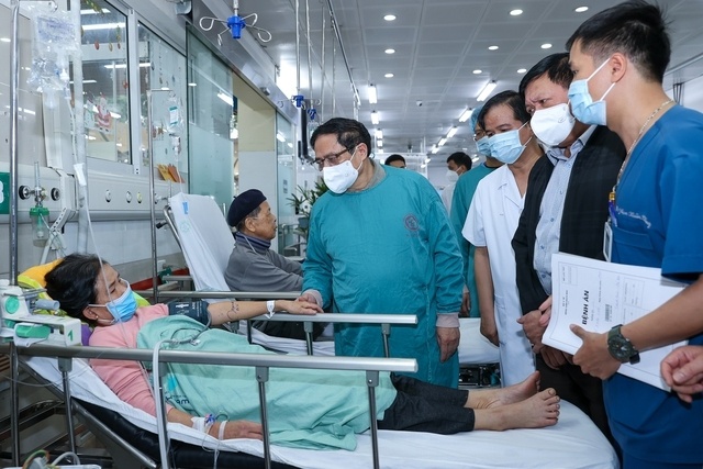 Cũng ngoài chương trình dự kiến, Thủ tướng đã đi kiểm tra, khảo sát đột xuất tại Bệnh viện Bệnh Nhiệt đới Trung ương.