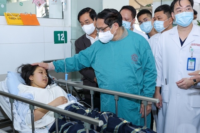 Lắng nghe các ý kiến và đề nghị lãnh đạo các bộ, ngành giải đáp, làm rõ nhiều nội dung, Thủ tướng biểu dương nỗ lực và kết quả rất đáng trân trọng mà các bệnh viện đã đạt được thời gian qua.