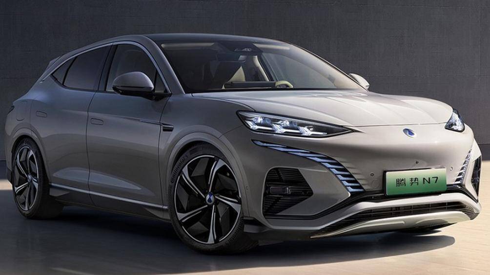 Thương hiệu Denza N7 là sản phẩm liên doanh giữa nhà sản xuất xe điện lớn nhất Trung Quốc - BYD và Mercedes-Benz
