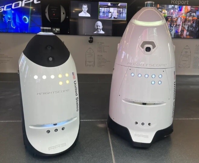 Một trong những loại thiết bị được cảnh sát New York sử dụng là robot an ninh tự động K5 hình quả trứng do công ty Knghitscope sản xuất. 
Robot trứng này cao 5,5 feet (1,6m) và nặng 400 pound (181 kg), có thể di chuyển tốc độ tối đa lên tới 3 dặm/giờ.
Giới chức địa phương cho hay, chi phí thuê 1 robot K5 và phí dịch vụ 7 tháng là khoảng 12.250 USD.