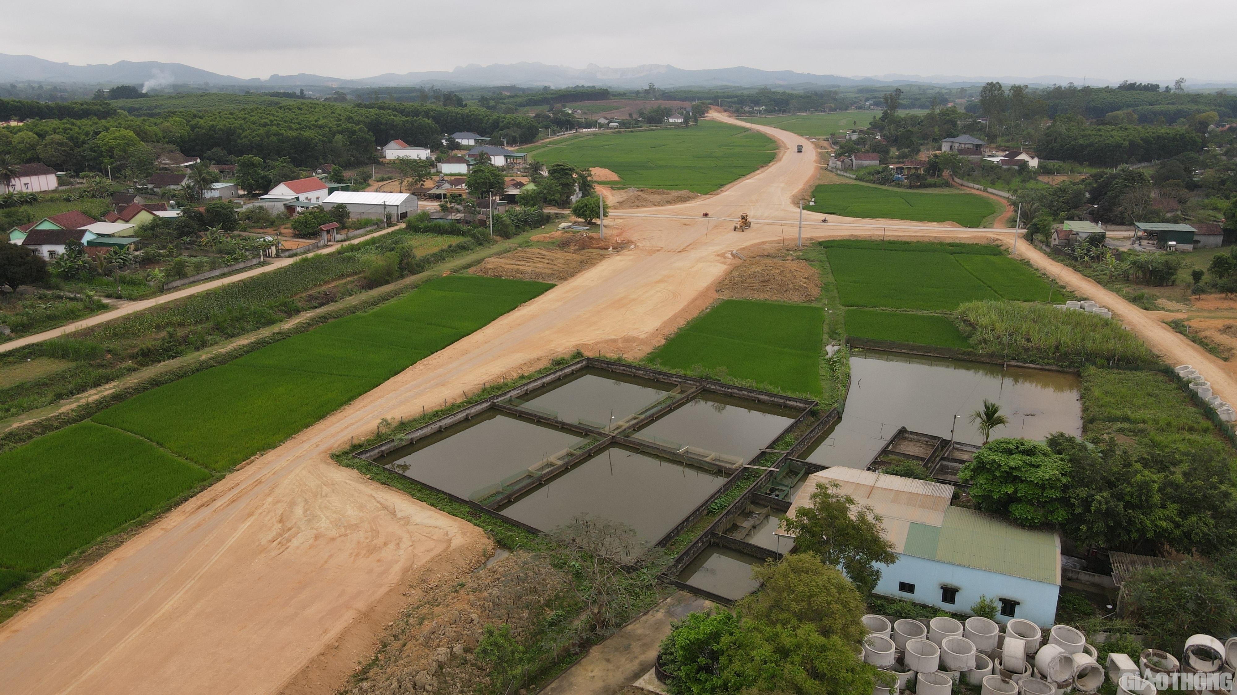 Dự &aacute;n vẫn c&ograve;n vướng mặt bằng ở một số vị tr&iacute; do người d&acirc;n chưa nhận tiền đền b&ugrave;
