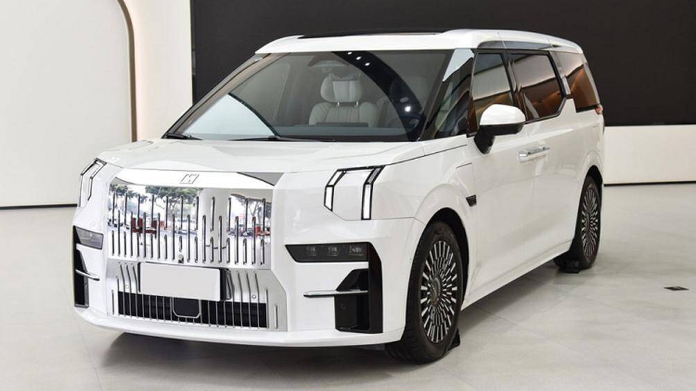 Thương hiệu con của hãng Geely là Zeekr đã tạo ra một chiếc minivan 009 có thiết kế sang trọng cùng nhiều thông số kĩ thuật ấn tượng