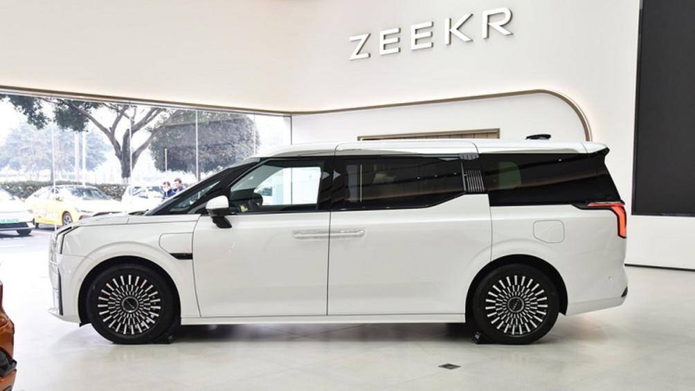 Ra mắt chính thức lần đầu vào tháng 11 năm 2022, Zeekr 009 đã tạo được những ấn tượng đẹp về mẫu MPV thuần điện cỡ lớn hạng sang của Trung Quốc
