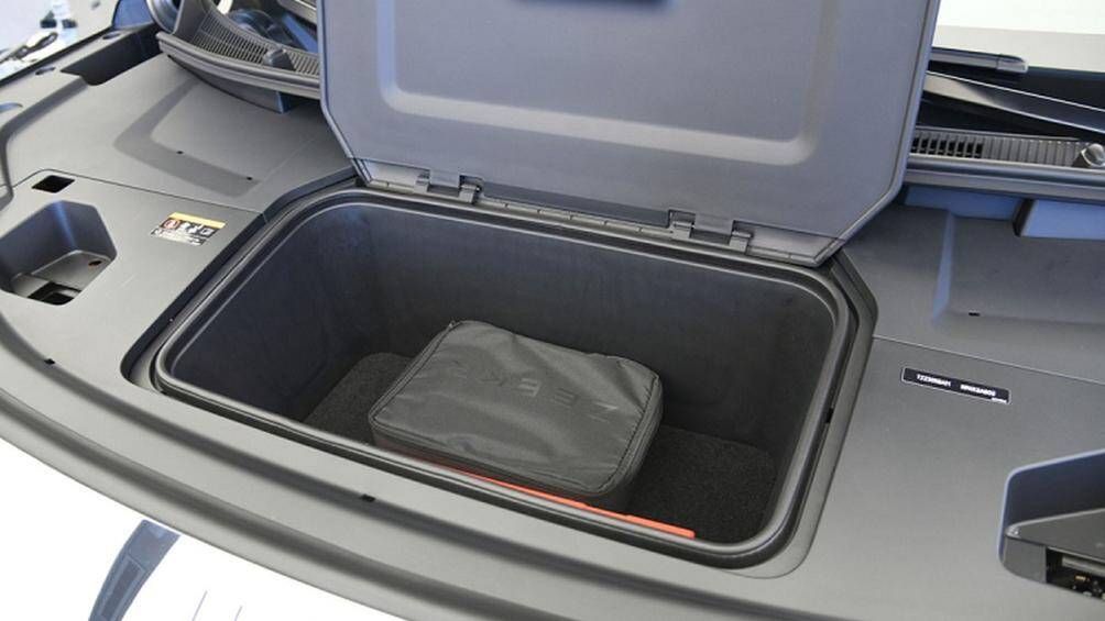 Tại thị trường Trung Quốc, mức giá xe Zeekr 009 đời 2023 dao động từ 499.000 - 588.000 Nhân dân tệ (khoảng 1,53 - 2 tỷ đồng)