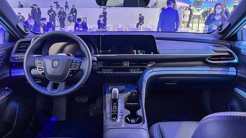 Nội thất của Toyota Crown Sedan cũng không được hé lộ. Nhiều khả năng mẫu xe này sẽ sở hữu thiết kế nội thất giống với Toyota Crown Crossover 2023