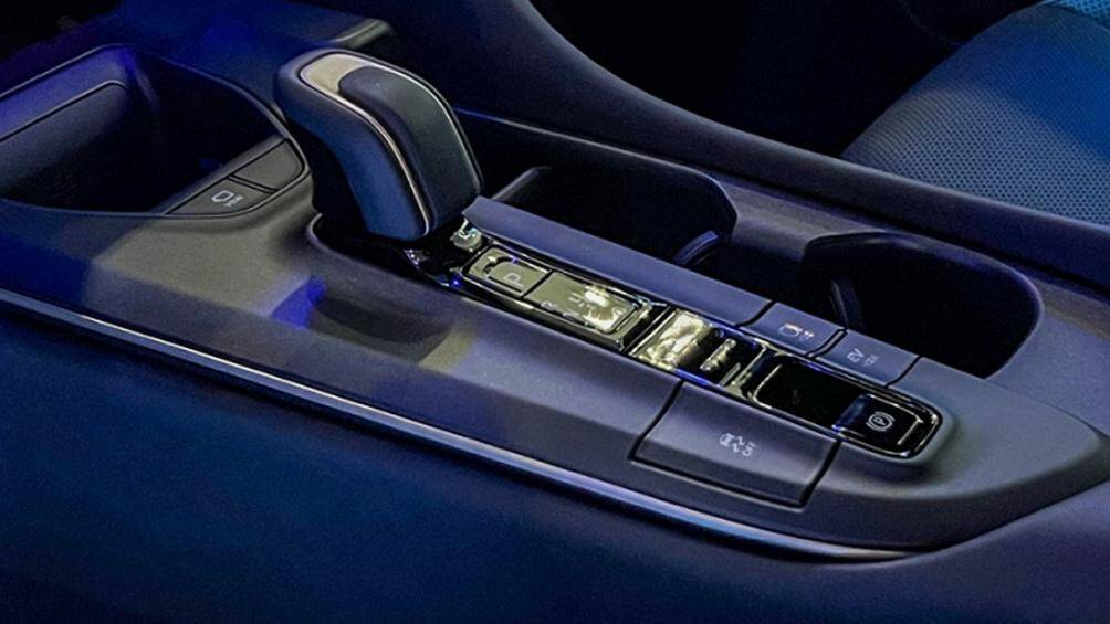 Theo thông tin từ hãng, xe sẽ được trang bị 2 tùy chọn động cơ là hệ truyền động hybrid (HEV) và hệ truyền động plug-in hybrid (PHEV)