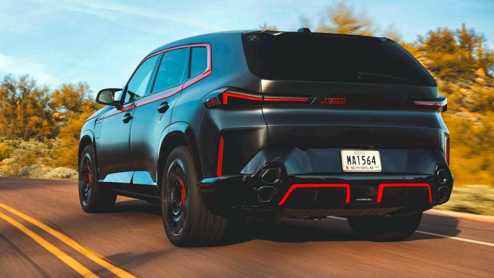 Đây là mẫu xe mạnh mẽ với công suất tối đa 748 mã lực (550 kW) và mô-men xoắn cực đại 997 Nm