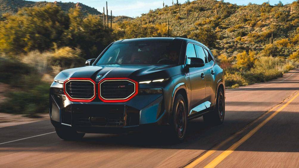 Không chỉ mạnh hơn, BMW XM Label Red 2023 còn có những chi tiết ngoại thất khác biệt so với bản thường