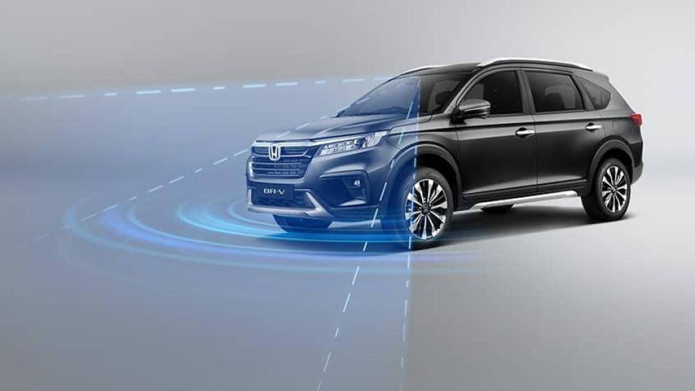 Bù lại, Honda BR-V 2023 có gói công nghệ an toàn chủ động Honda Sensing, bao gồm những tính năng như phanh khẩn cấp tự động, hỗ trợ giữ làn đường...