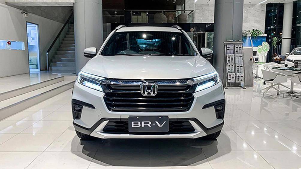 Mức giá này cao hơn một số đối thủ MPV cỡ B khác như Mitsubishi Xpander (555-658 triệu đồng), Suzuki XL7 (600-640 triệu đồng)