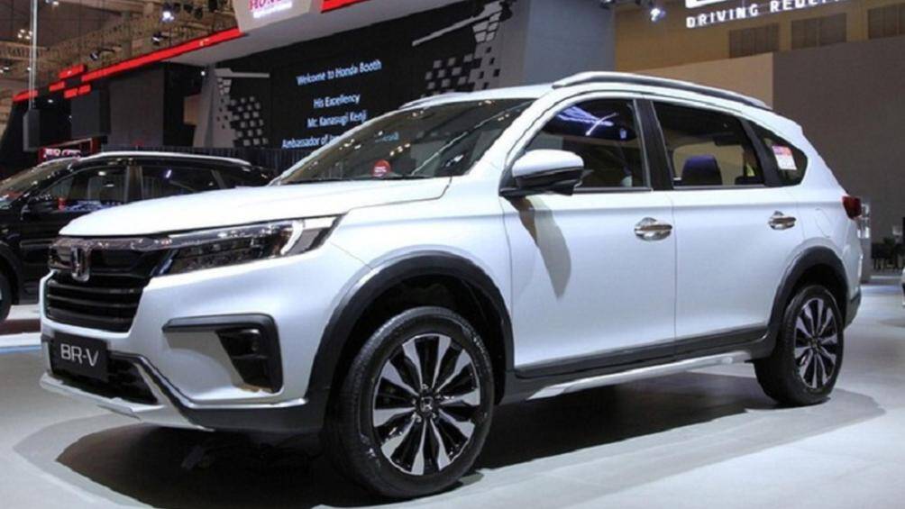 Hay Toyota Veloz Cross (658-698 triệu đồng) và Hyundai Stargazer (575-685 triệu đồng)