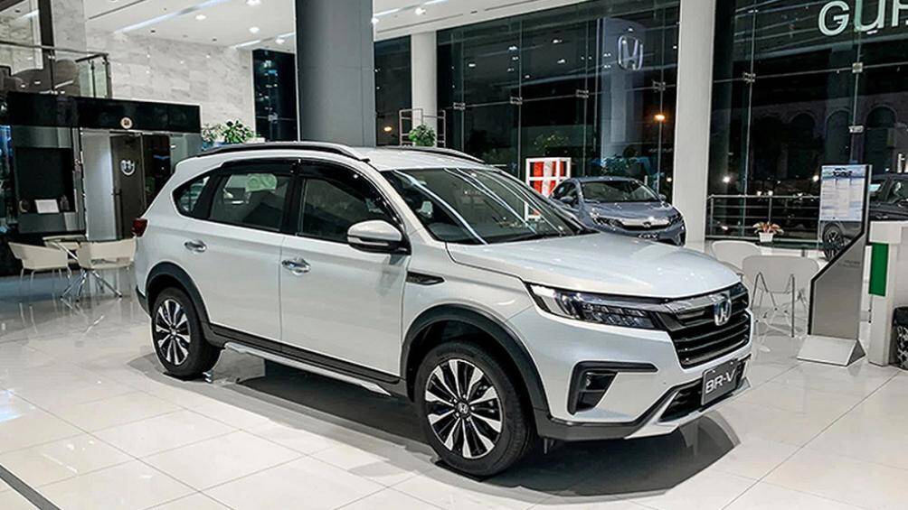 Đáng tiếc là xe vẫn dùng phanh tay chỉnh cơ thay vì phanh tay điện tử như một số đối thủ cùng phân khúc