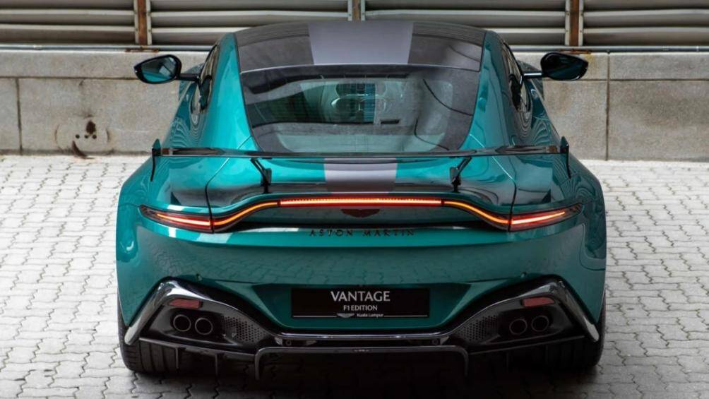 Những công nghệ trên đường đua từ khung gầm, khí động học, hệ thống treo và cả sức mạnh cũng được nâng cấp so với bản tiêu chuẩn