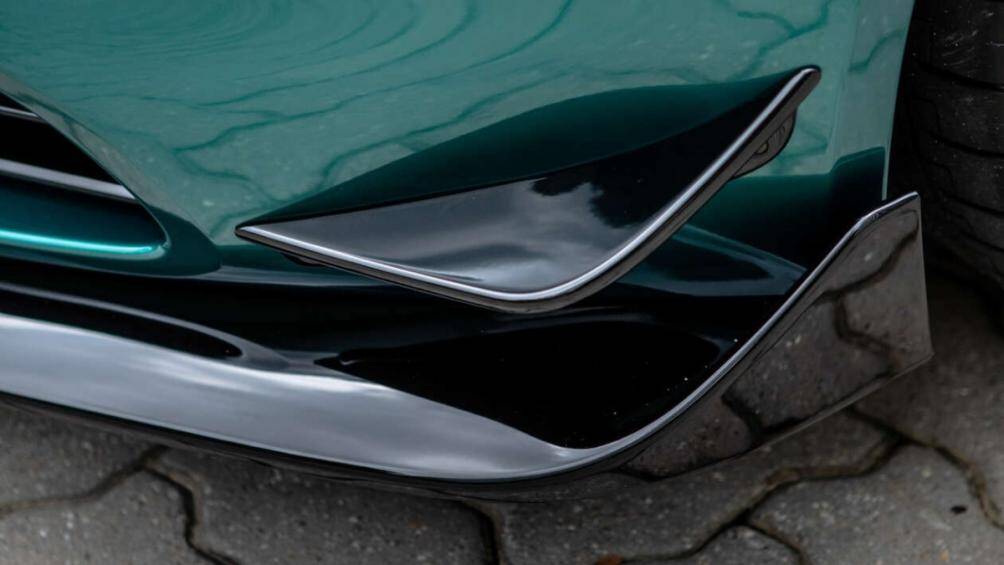 Mẫu xe thể thao này đang có giá bán khởi điểm là 978.000 MYR (khoảng 5,2 tỷ đồng) chưa tính thuế, phí phụ thu cùng các tùy chọn khác